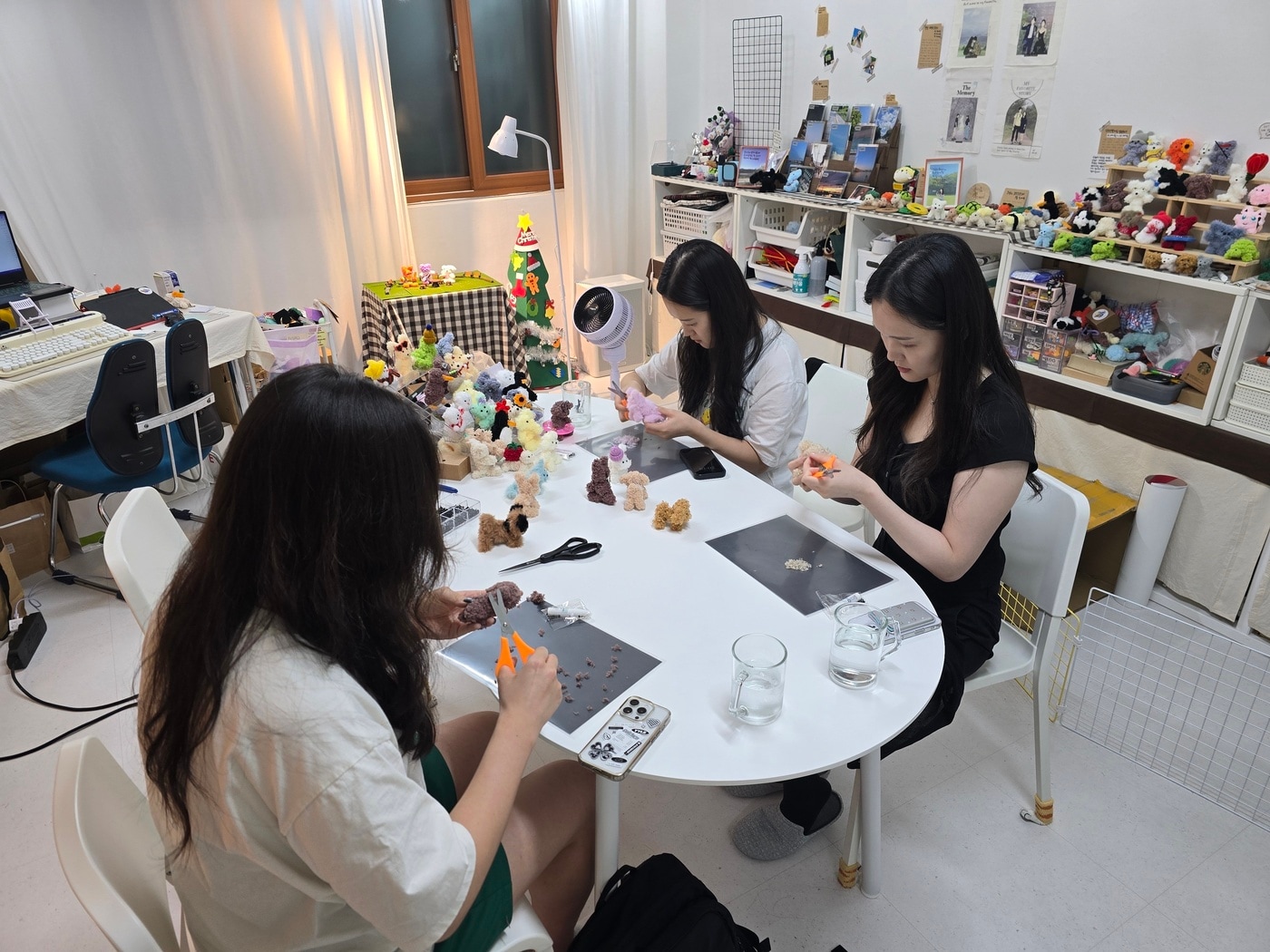 동그라미활동단 품_청년창작자와 고립은둔청년 활동 모습(노원구 제공)