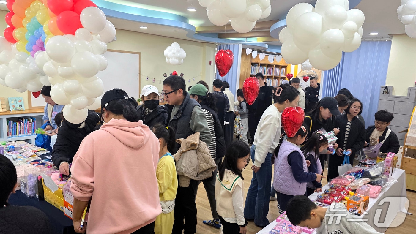 강원 화천군 공공도서도서관, 책씨앗 시장.(화천군 제공, 재판매 및 DB금지)