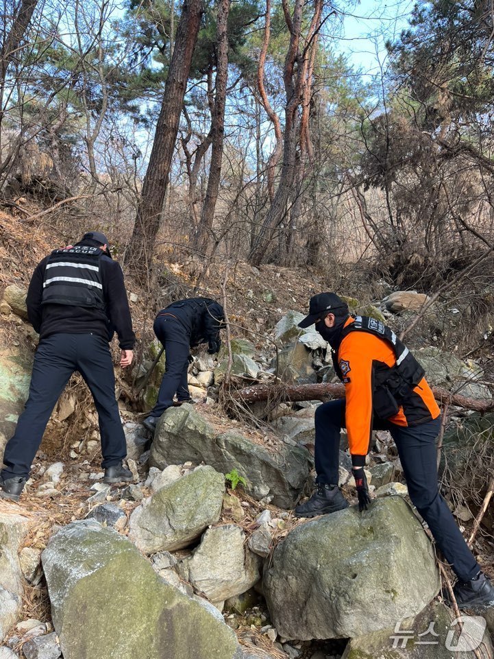 실종자를 찾는 소방당국.(인천소방본부 제공. 재배포 및 DB금지)2025.11.23/뉴스1