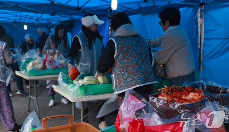 강원 영월군 상동읍의 농업회사법인 '솜씨가'의 제2회 솜씨가 김장캠프가 지난 22일 개최됐다. (영월군 제공. 재판매 및 DB금지) 2025.11.24/뉴스1