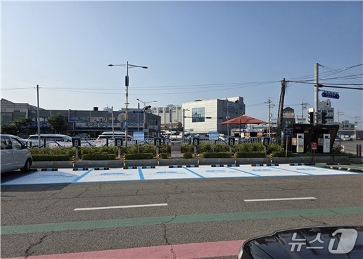인천항 연안여객터미널에 설치된 전기차 충전시설 &#40;인천항만공사 제공.재판매 및 DB금지&#41;