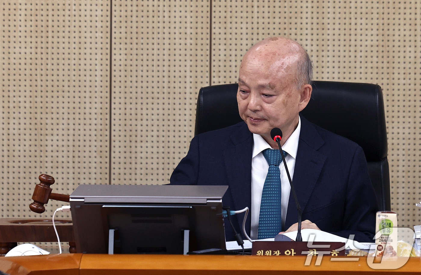 안창호 국가인권위원장이 24일 오후 서울 중구 인권위원회에서 제21차 전원위원회를 주재하고 있다. 2025.11.24/뉴스1 ⓒ News1 구윤성 기자