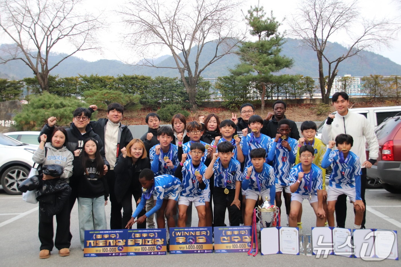 올해 전국대회 6관왕을 달성한 유소년 축구팀 &#39;동두천FC 선수단&#39; &#40;사진=동두천시민&#41;