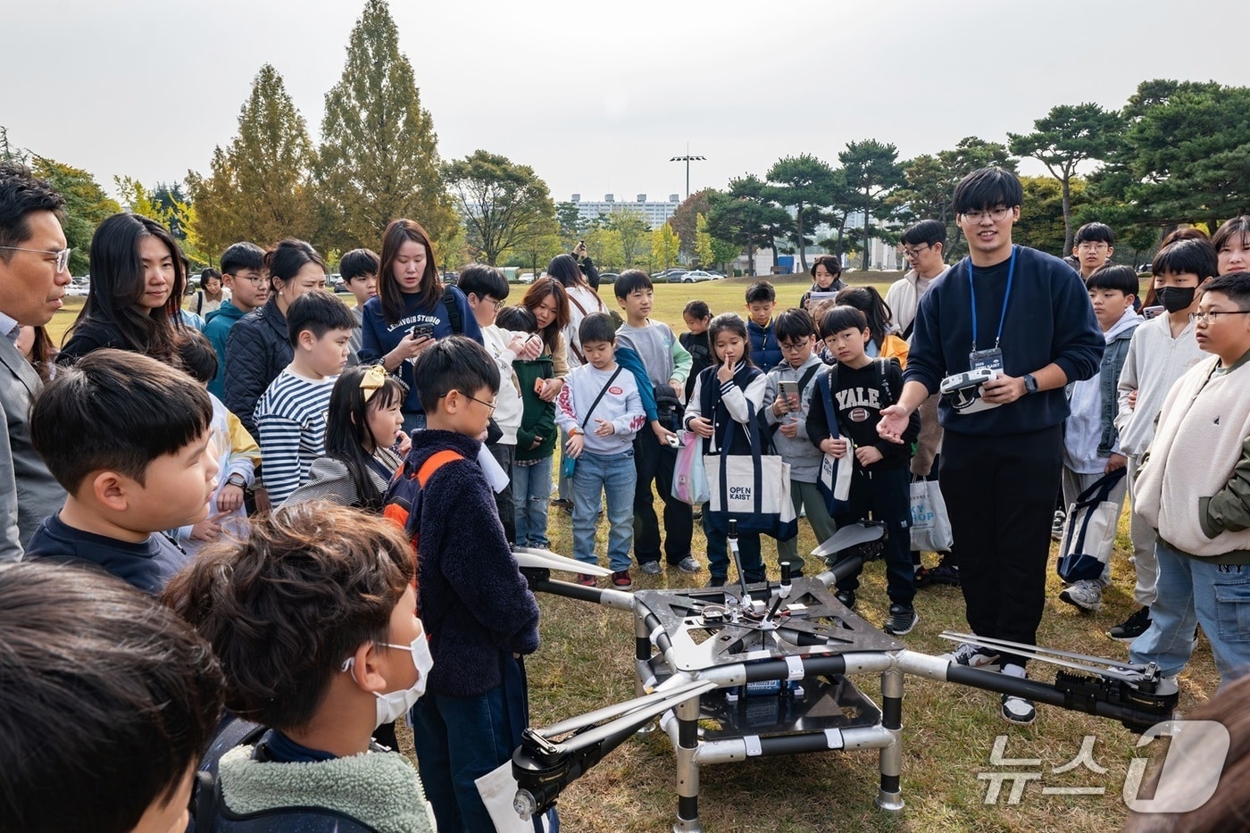 '2025 오픈 KAIST'에서 진행된 AI 드론프로그램 시연(KAIST 제공) /뉴스1