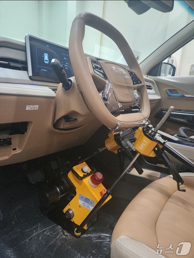 에스피엘티 운전페달로봇 시스템.&#40;인하대 제공. 재배포 및 DB금지&#41;2025.11.25/뉴스1