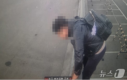 포착된 A 씨(인천항보안공사 제공/뉴스1)