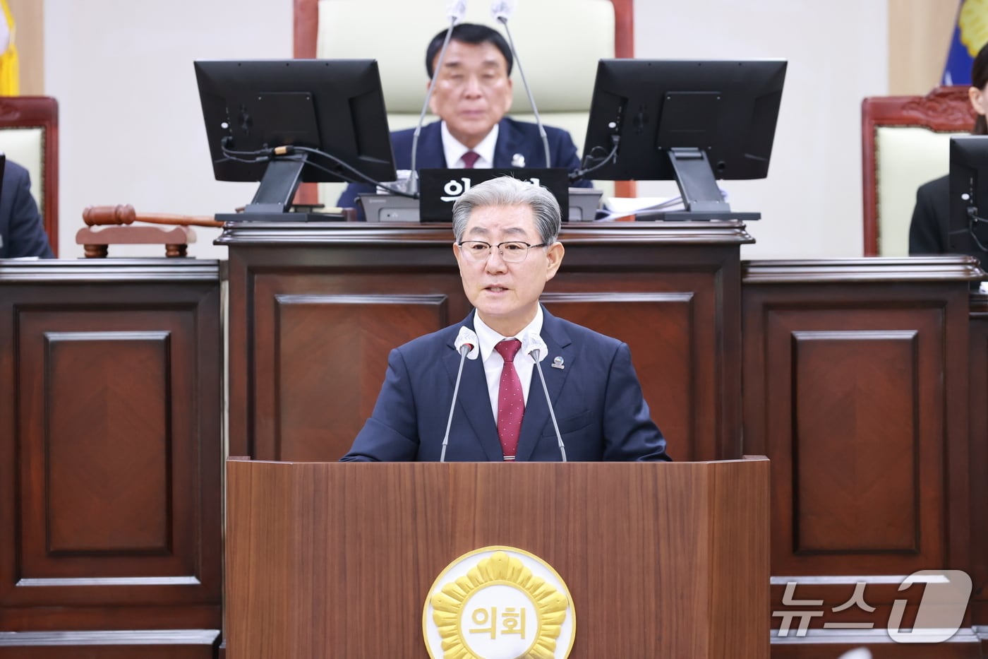 오태완 의령군수가 25일 군의회에서 시정연설로 내년도 예산안을 설명하고 있다(의령군 제공. 재판매 및 DB금지). 2025.11.25