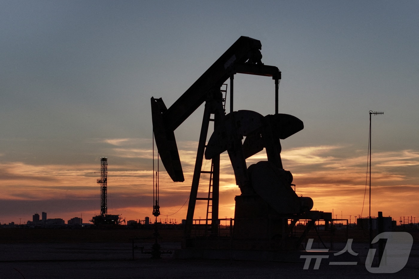 6월 11일(현지시간) 미국 텍사스주 미들랜드의 원유 시추 시설 모습. ⓒ 로이터=뉴스1 ⓒ News1 윤다정 기자