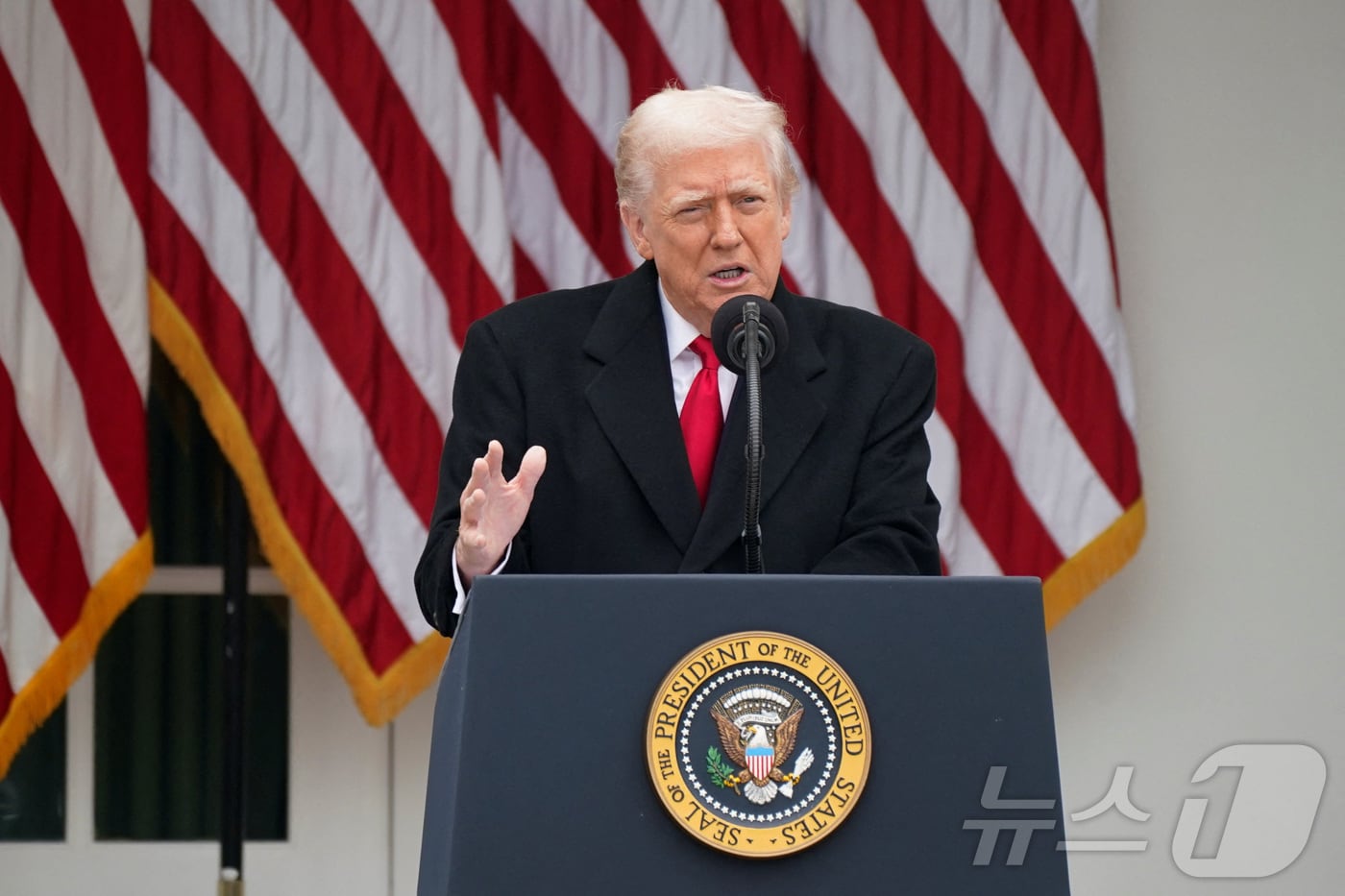 도널드 트럼프 미국 대통령이 25일(현지시간) 워싱턴DC 백악관에서 추수감사절 연휴를 앞두고 열린 칠면조 사면 행사에서 연설하고 있다. 2025.11.25. ⓒ 로이터=뉴스1 ⓒ News1 류정민 특파원