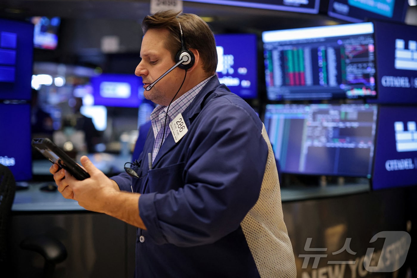 미증시의 한 트레이더.  ⓒ 로이터=뉴스1