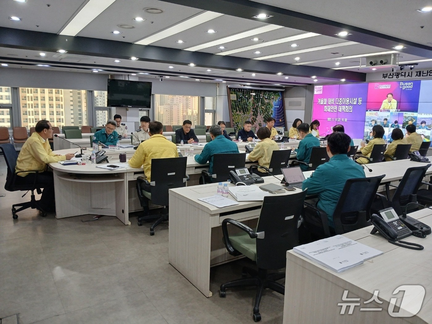지난 14일 이준승 행정부시장 주재 화재안전대책회의 모습.(부산시 제공. 재판매 및 DB금지)