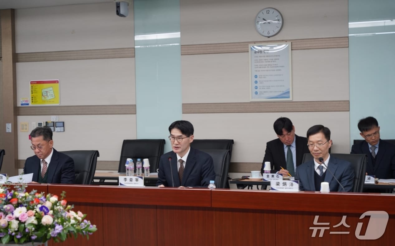 이훈재 대구본부세관장 직무대리&#40;가운데&#41;가 중국 남경해관 대표관과의 교류협력회의에 앞서 인사말을 하고 있다.&#40;대구본세관 제공, 재판매 및 DB 금지&#41;