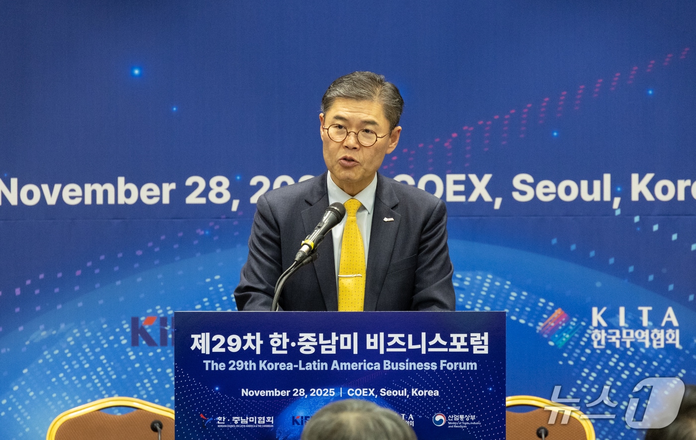 김기현 한국무역협회 국제협력본부장이 개회사를 하고 있다.&#40;무협 제공&#41;