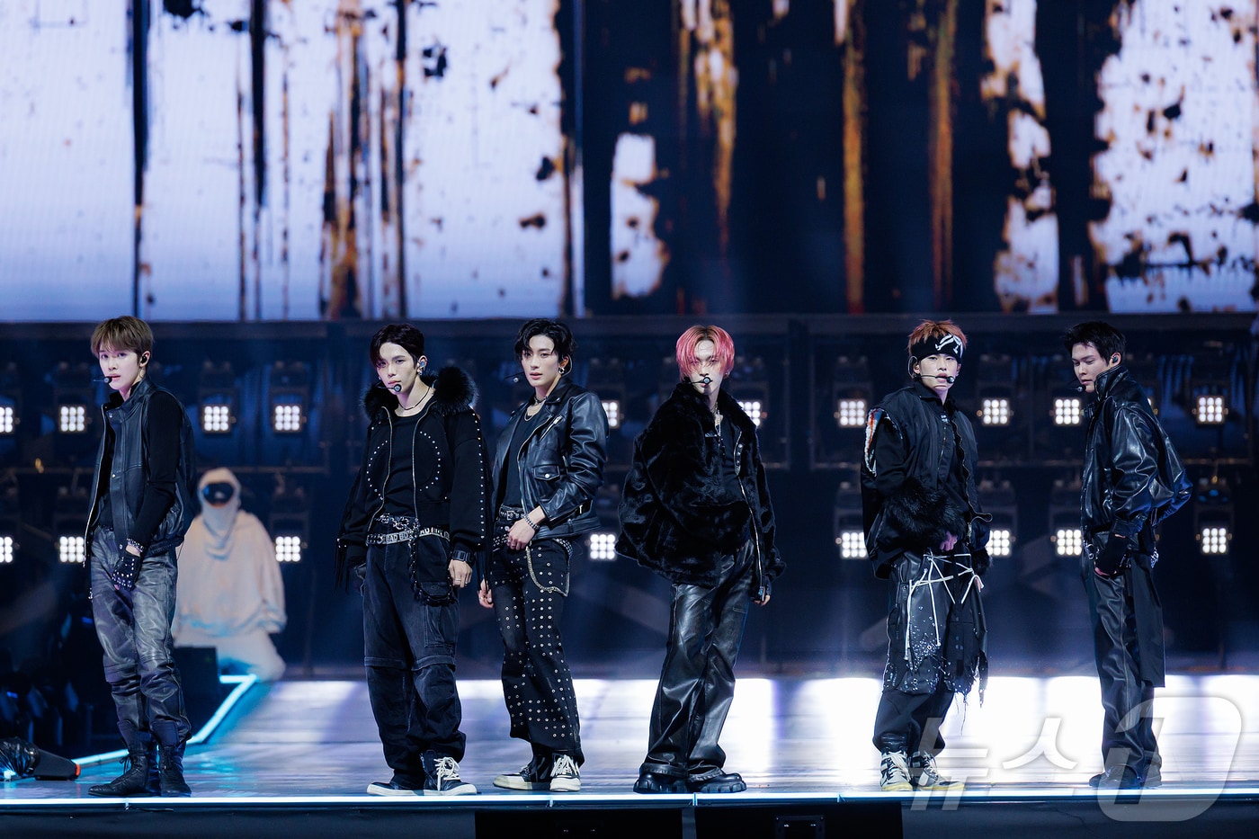 라이즈가 29일&#40;현지시간&#41; 오후 홍콩 카이탁 스타디움에서 열린 대중음악 시상식 &#39;2025 마마 어워즈&#39;&#40;2025 MAMA AWARDS&#41;에서 화려한 퍼포먼스를 펼치고 있다. &#40;CJ ENM 제공. 재판매 및 DB금지&#41; 2025.11.29/뉴스1 ⓒ News1 권현진 기자