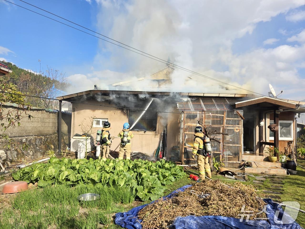  서천 비인면 단독주택 화재 현장. (서천소방서 제공, 재판매 및 DB금지) / 뉴스1