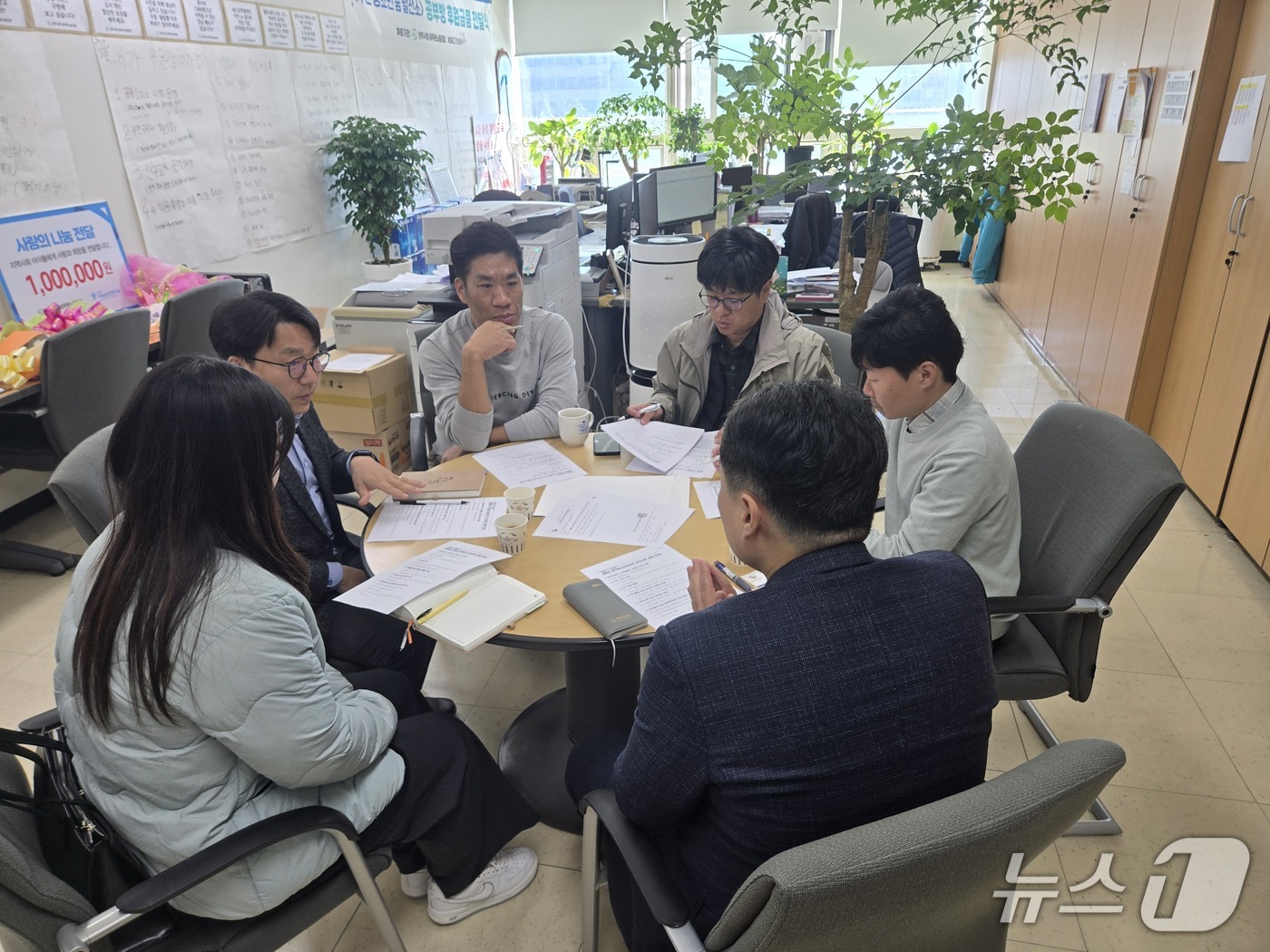 강원 원주시청 공무원노동조합과 원주시선거관리위원회가 3일 오전 11시 원주시청 노조사무실에서 내년 제9회 전국동시지방선거 선거사무에 대해 논의했다. &#40;원주시청 공무원노동조합 제공. 재판매 및 DB금지&#41; 2025.11.3/뉴스1