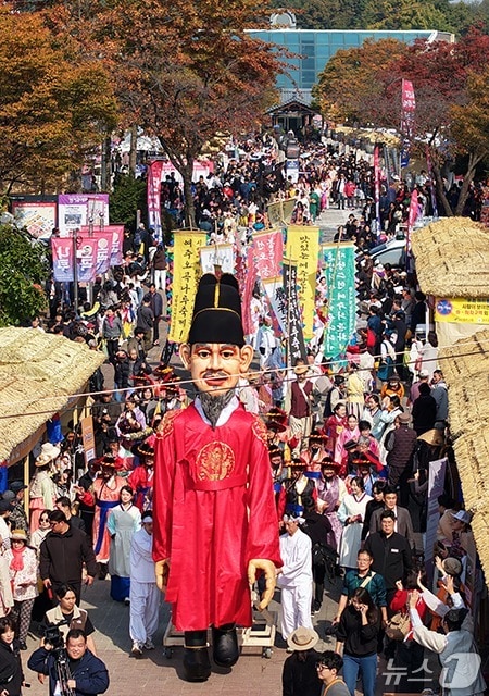 2025 여주오곡나루축제 진상 퍼레이드(여주세종문화관광재단 제공. 재판매 및 DB 금지)/뉴스1