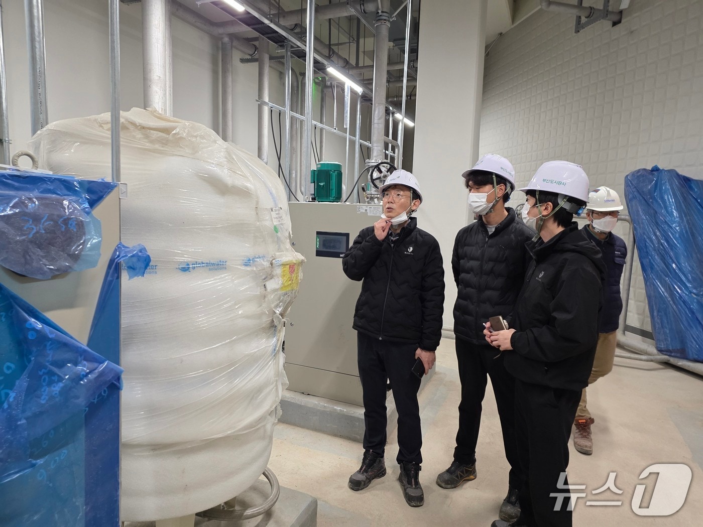 부산도시공사가 일광4BL 통합임대주택 입주를 앞두고 기계, 소방 분야 품질점검을 시행하고 있다.(부산도시공사 제공. 재판매 및 DB금지)