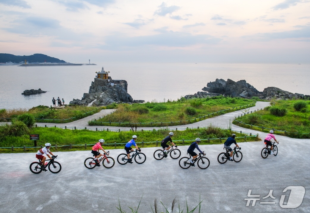 기장군 관광사진 공모전 대상 수상장 '갈맷길 하이킹'(기장군 제공. 재판매 및 DB금지)