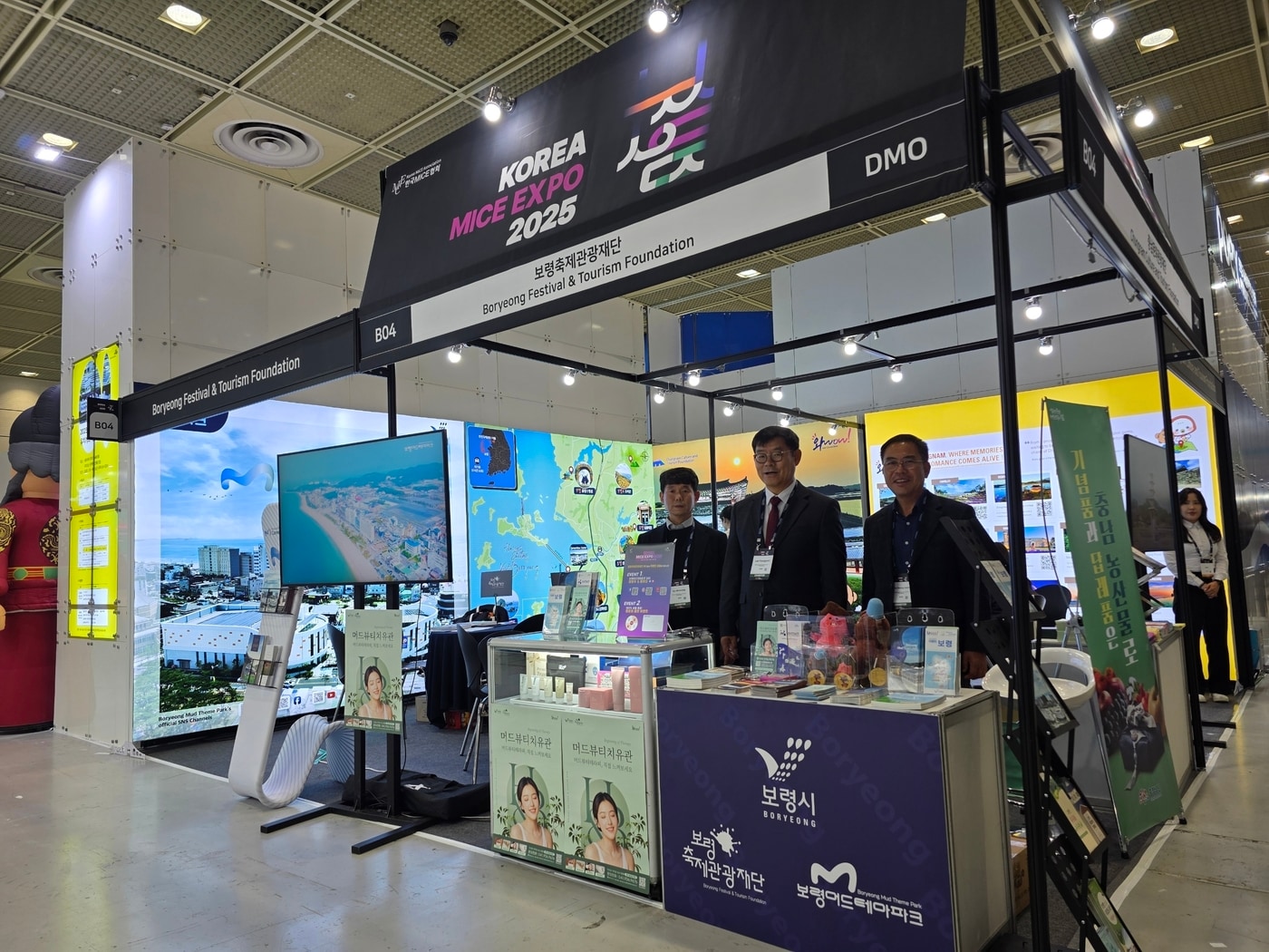 '코리아 마이스 엑스포 2025'에 참가 중인 보령축제관광재단 홍보부스 모습.(보령시 제공. 재판매 및 DB금지)/뉴스1