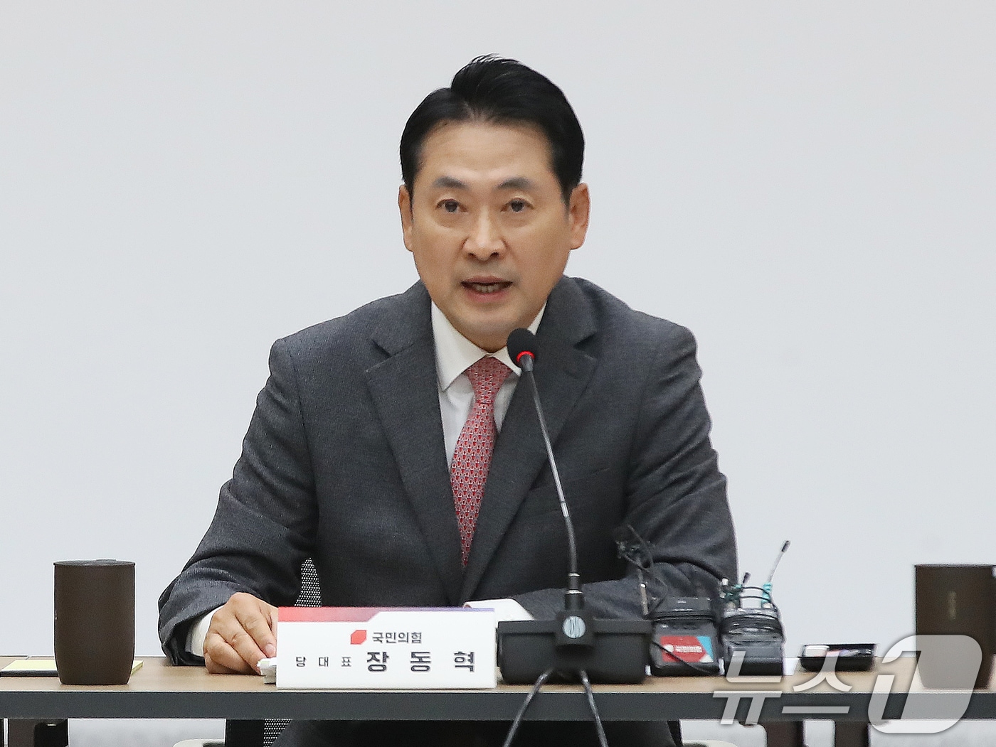 장동혁 국민의힘 대표가 전날(4일) 오후 경남 창원 의창구 경남도청에서 열린 국민의힘 부산·울산·경남 지역민생 예산정책협의회에서 발언하고 있다. 2025.11.4/뉴스1 ⓒ News1 윤일지 기자