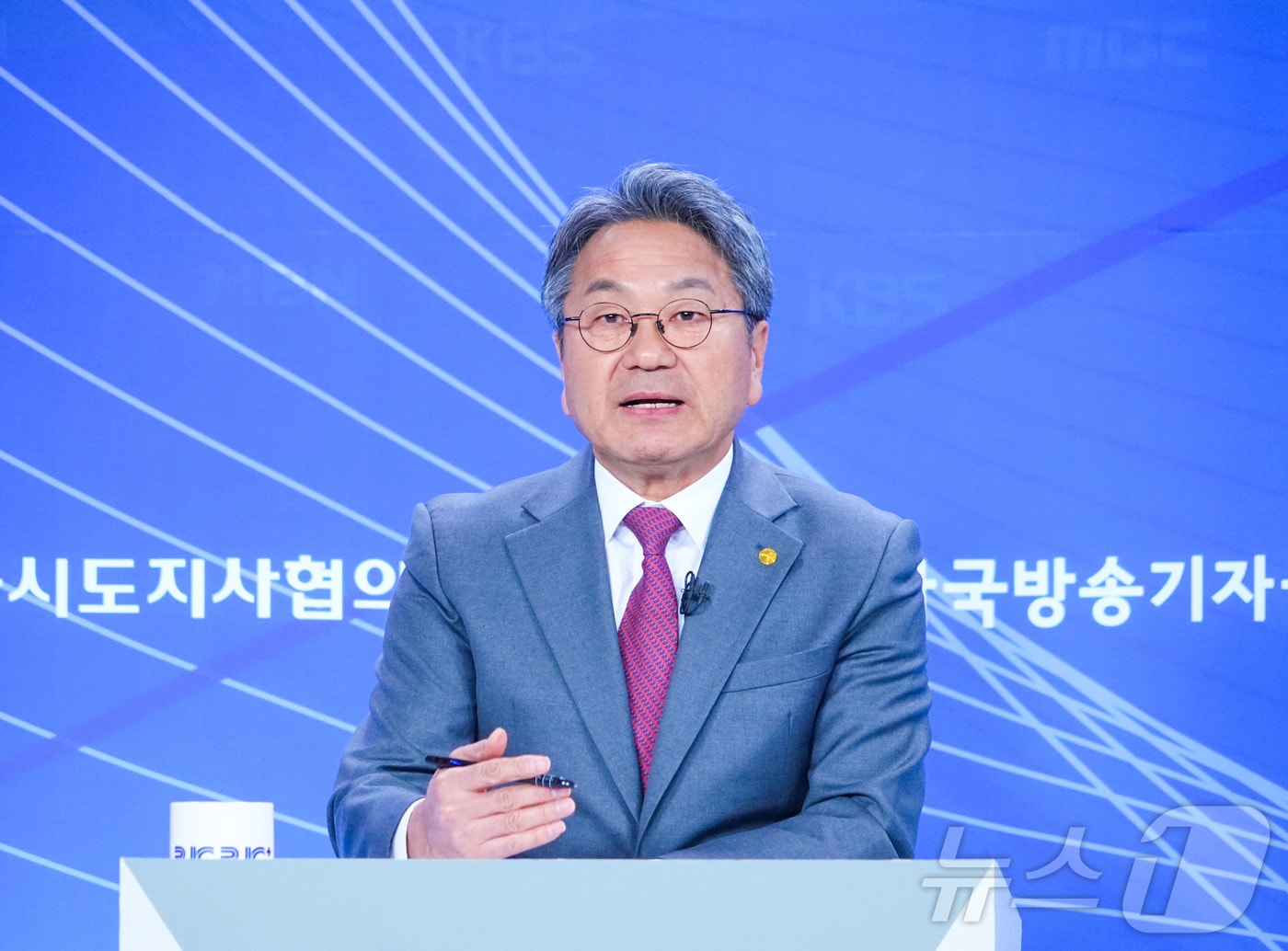 강기정 광주시장이 4일 오전 서울 한국방송회관에서 열린 '지방자치 30주년 시도지사 정책토론회'에 참석해 AI·에너지분권·균형발전 등 자립형 지방정부 모델을 제시하고 있다.(광주시 제공. 재판매 및 DB 금지) 2025.11.4/뉴스1