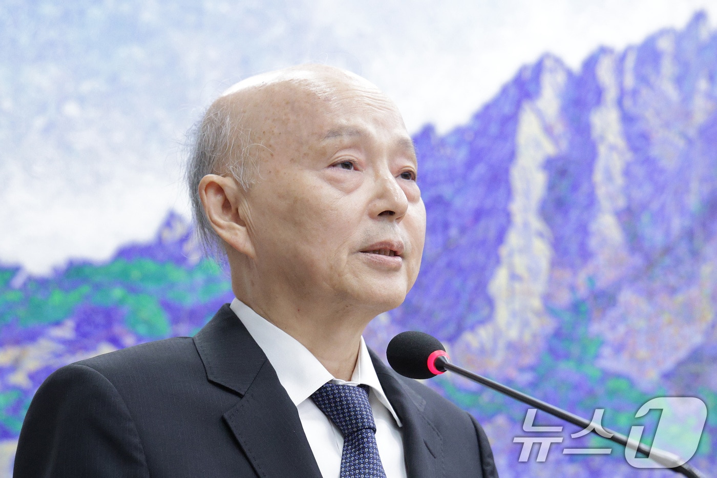 안창호 국가인권위원회 위원장이 5일 서울 여의도 국회 운영위원회에서 열린 국가인권위원회에 대한 국정감사에서 업무 보고를 하고 있다. 2025.11.5 ⓒ 뉴스1 신웅수 기자