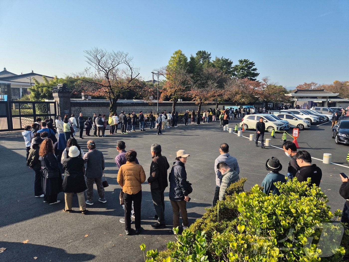지난해 11월 5일  2025 아시아태평양경제협력체(APEC) 정상회의 기간 한·미 정상회담이 열렸던 경주 국립박물관을 찾은 관광객들이 줄을 서서 입장을 기다리고 있는 모습.(뉴스1 자료, 재판매 및 DB금지) 2026.4.6/ ⓒ 뉴스1 김대벽기자