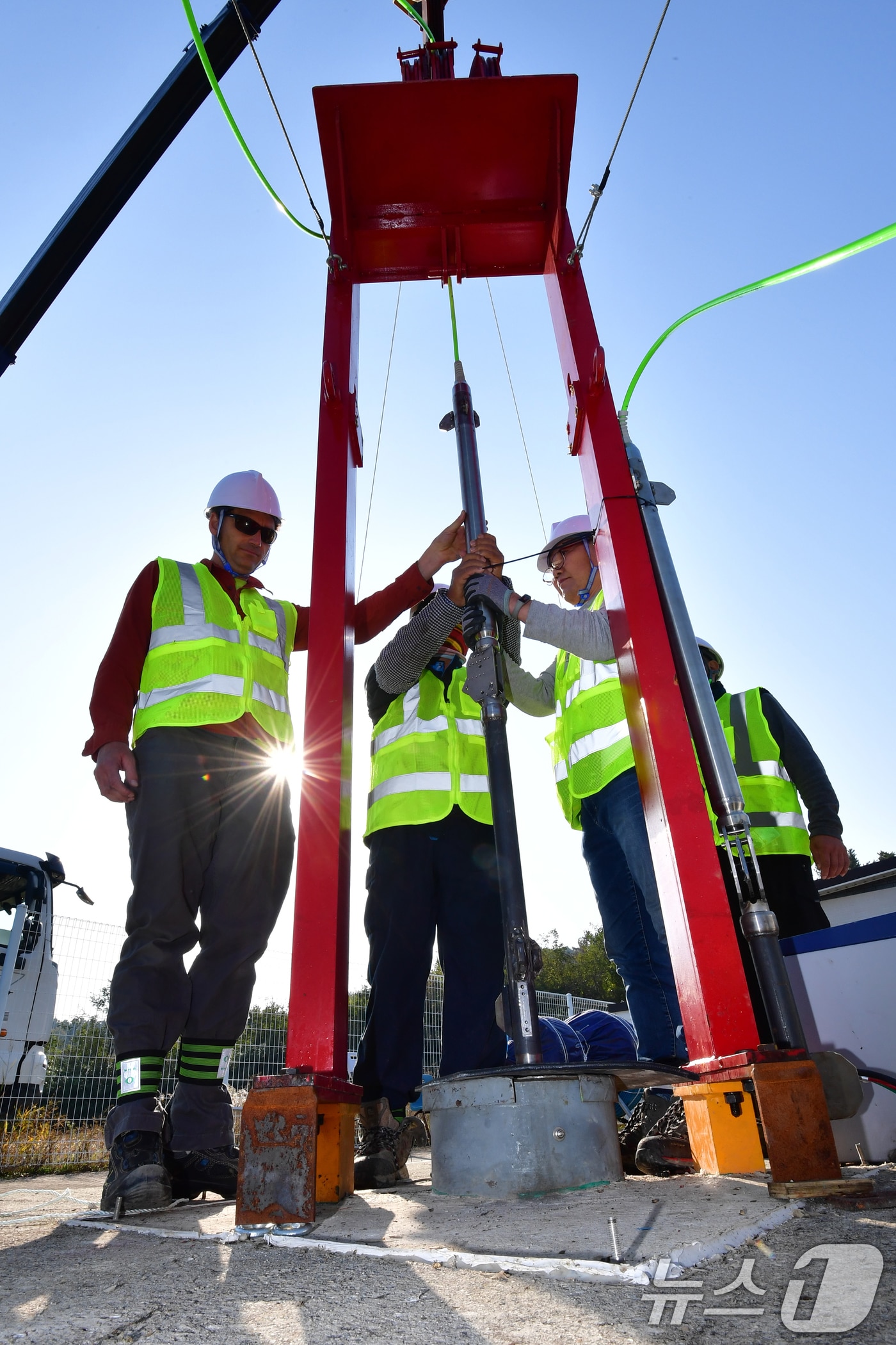 5일 오전 경북 포항시 북구 흥해읍 지열발전소 부지에서 땅 속 움직임을 관측하기 위해 심부지진계가 재설치됐다. 2025.11.5/뉴스1 ⓒ News1 최창호 기자
