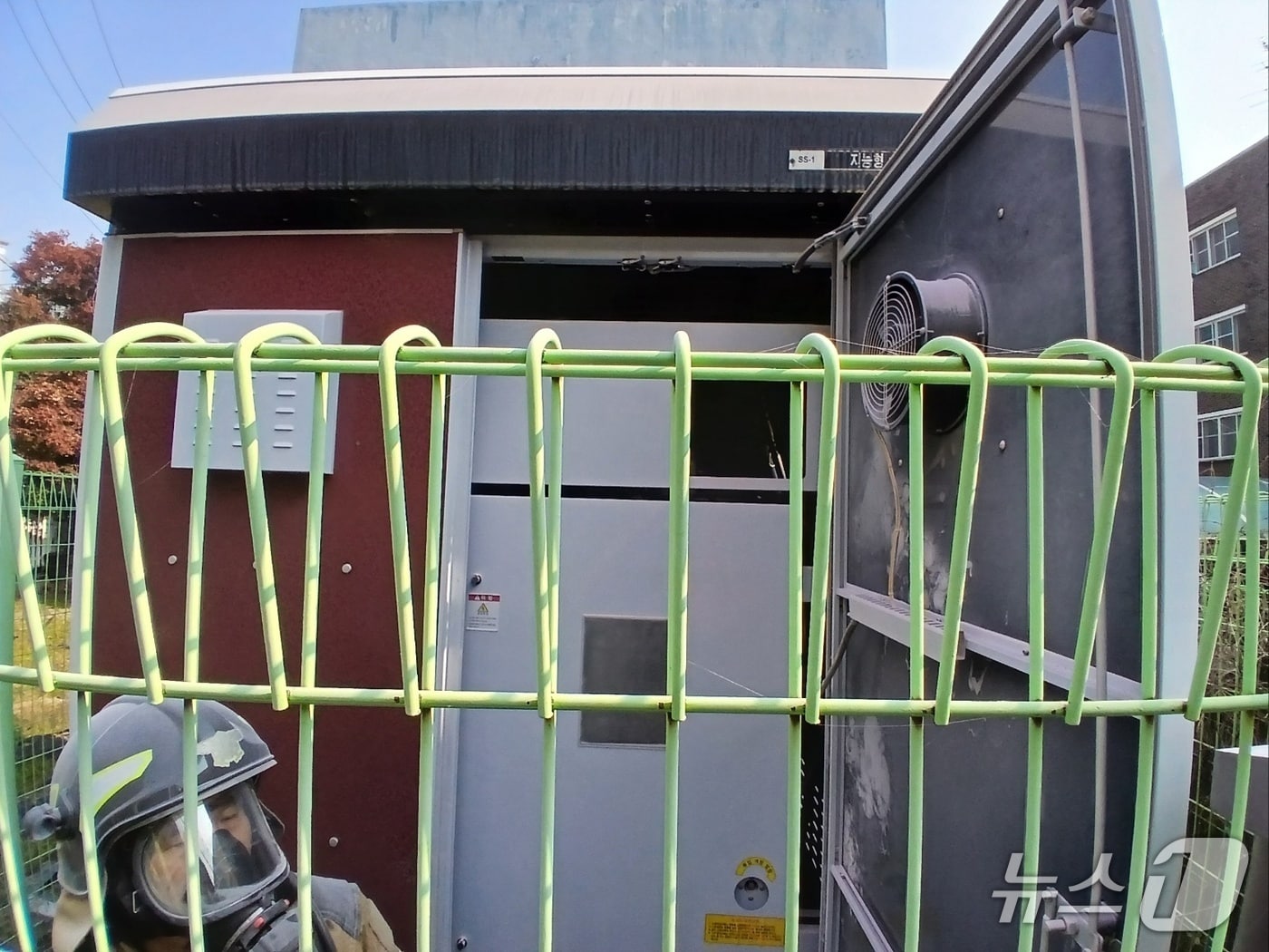 5일 오전 10시10분께 대전 중구의 한 초등학교 외부 변압기에서 불이 나 학교가 정전됐다.(대전소방본부 제공) /뉴스1