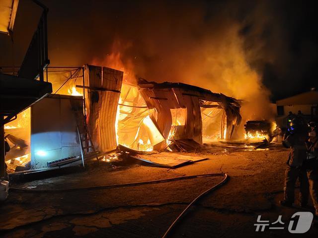 화재 현장. &#40;경기도소방재난본부 제공. 재판매 및 DB 금지&#41; 2025.11.5/뉴스1