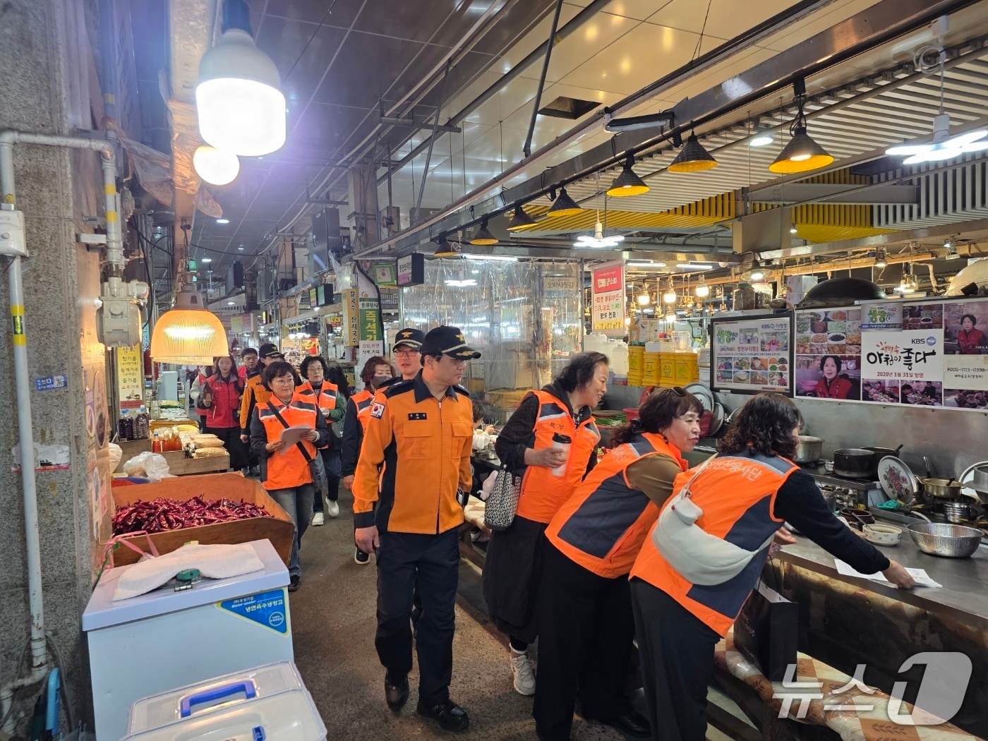 대구 북부소방서는 5일 칠성시장에서 화재예방 캠페인을 실시했다.&#40;대구 북부소방서 제공. 재판매 및 DB금지&#41;