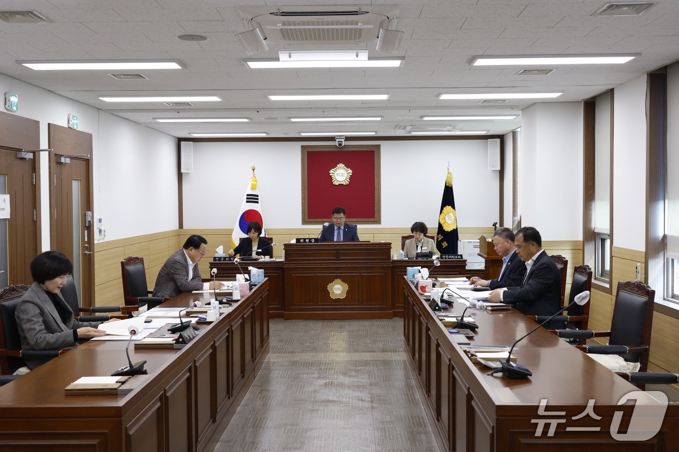 전북 임실군의회가 운영행정위원회와 농업복지위원회를 열고 5개의 안건을 심사하고 있다.(의회제공. 재판매 및 DB금지)2025.11.5/뉴스1