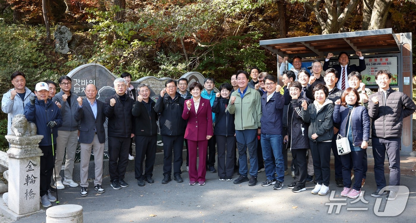 대구교육청은 오는 13일 실시하는 2026학년도 수능 앞두고 '종교계와 함께 하는 수능 고득점 기원 행사'를 잇따라 진행한다. 사진은 5일 선본사에서 열린 '갓바위 축원 행사'. (대구교육청 제공. 재판매 및 DB 금지) 2025.11.5/뉴스1