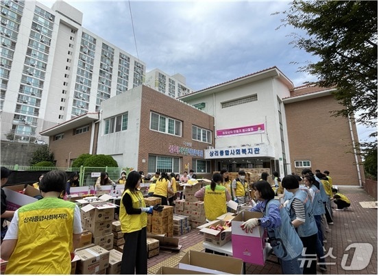 작년 하반기에 열린 이전공공기관 합동 사회공헌활동 행사 모습.(부산시 제공. 재판매 및 DB금지)