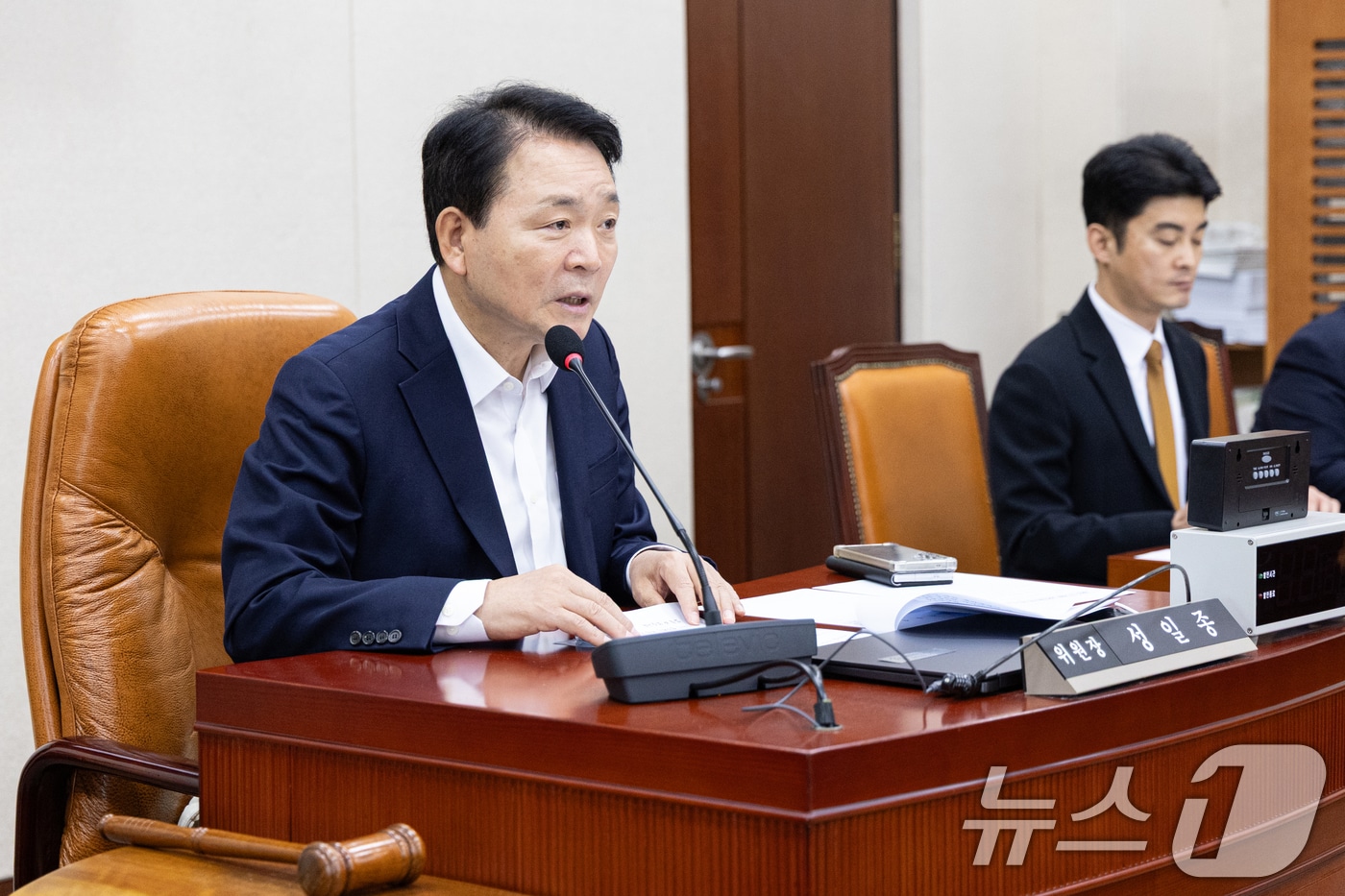 국회 국방위원장인 국민의힘 성일종 의원이 2025년 11월 6일 서울 여의도 국회에서 열린 제429회국회(정기회) 국방위원회 제1차 군복지개선소위원회 회의를 주재하고 있다. 2025.11.6/뉴스1 ⓒ News1 이승배 기자