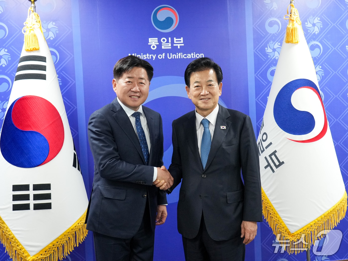 오영훈 제주지사와 정동영 통일부 장관(제주도 제공. 재판매 및 DB금지)/뉴스1