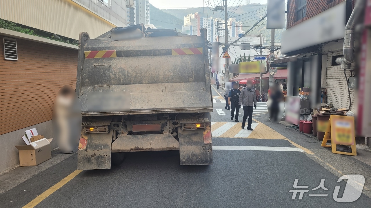 6일 오후 부산 수영구 광안동 교통사고 현장.(수영경찰서 제공. 재판매 및 DB 금지)