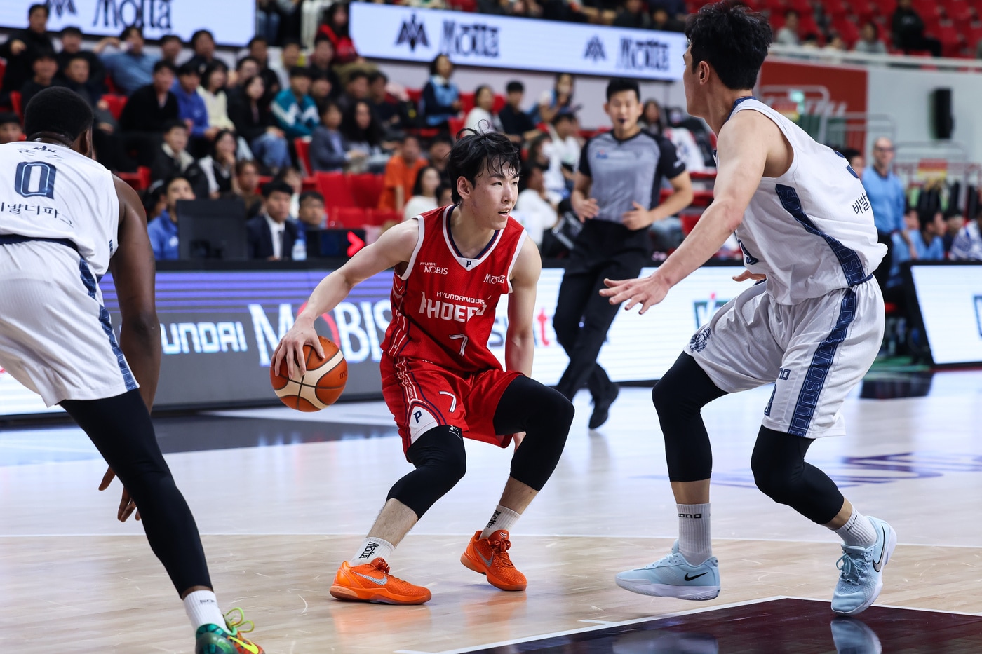 프로농구 현대모비스 서명진이 6일 소노와 경기에서 드리블을 하고 있다.(KBL 제공)