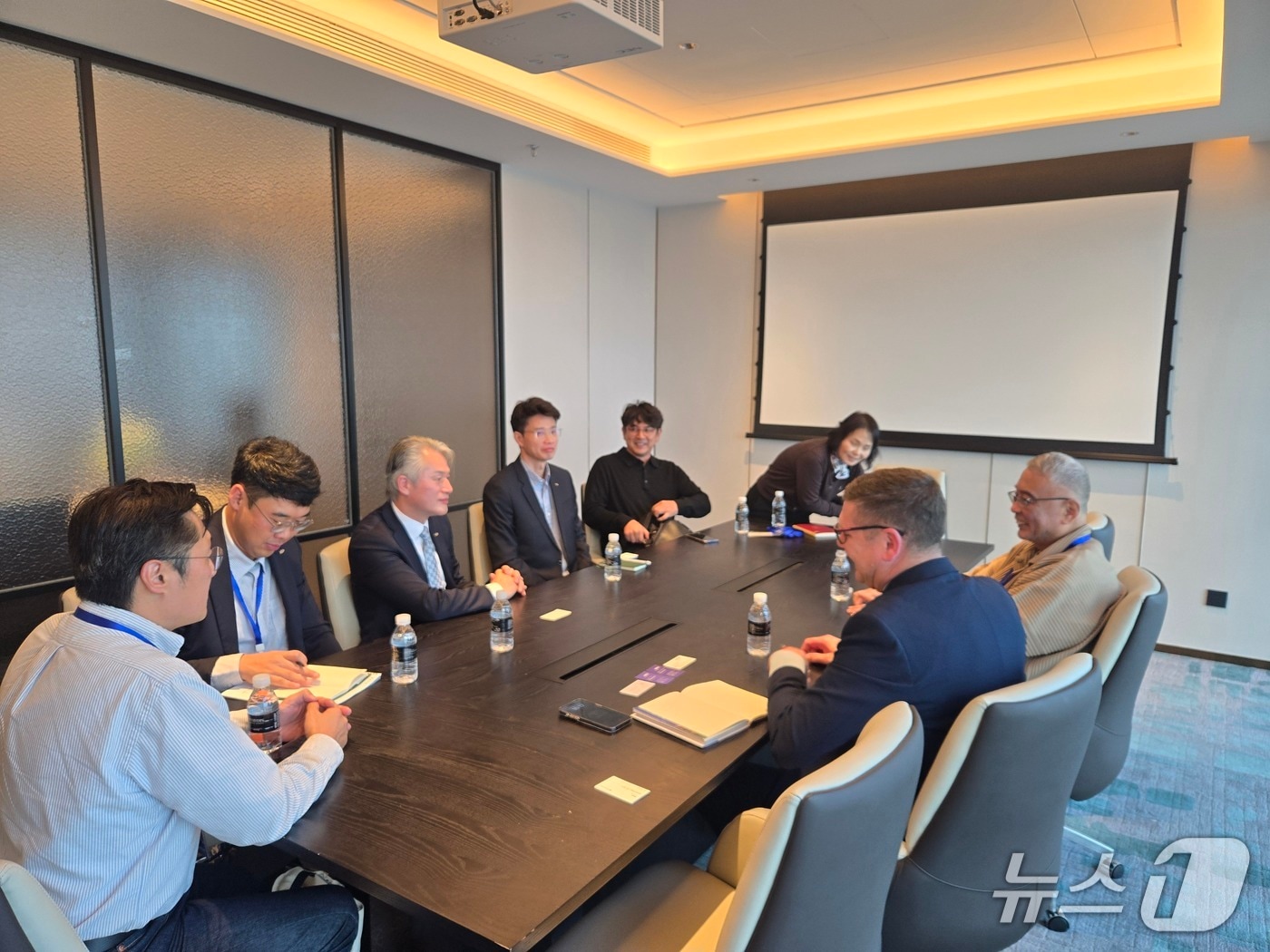 간주태 BPA 부사장(왼쪽 세 번째)이 지난 리우 로얄캐리비안인터내셔널(RCI) 아시아회장(맨 오른쪽)과 면담을 나누는 모습 (BPA 제공. 재판매 및 DB금지)
