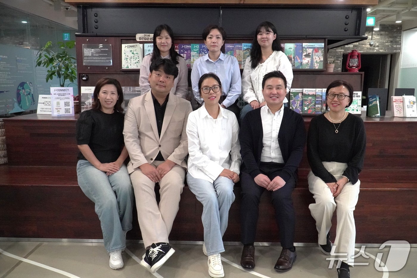 제주창조경제혁신센터와 센터 보육기업인 제주애퐁당, 에스씨크리에이티브, 위드라이크 관계자들.(제주창조경제혁신센터 제공, 재판매 및 DB 금지)