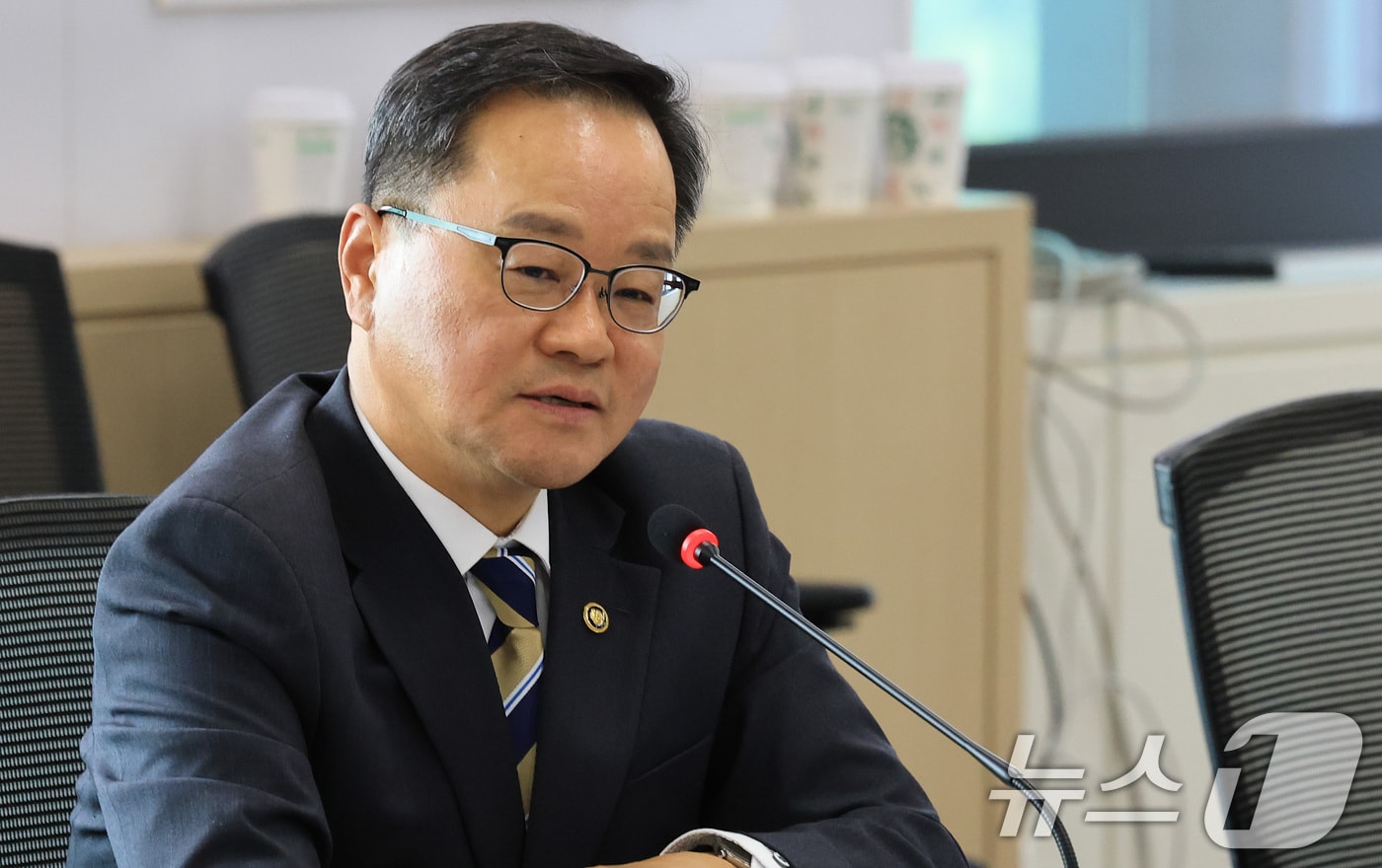 정구창 성평등가족부 차관이 7일 서울 종로구 정부서울청사에서 열린 고용평등 실현을 위한 제2차 전문가 간담회에서 발언을 하고 있다. 2025.11.7/뉴스1 ⓒ News1 임세영 기자