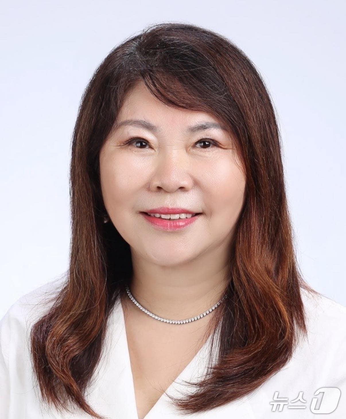 제90기 한경협 최고경영자과정' 창립총회에서 원우회장으로 추대된 윤공순 ㈜구구플라워 대표이사.