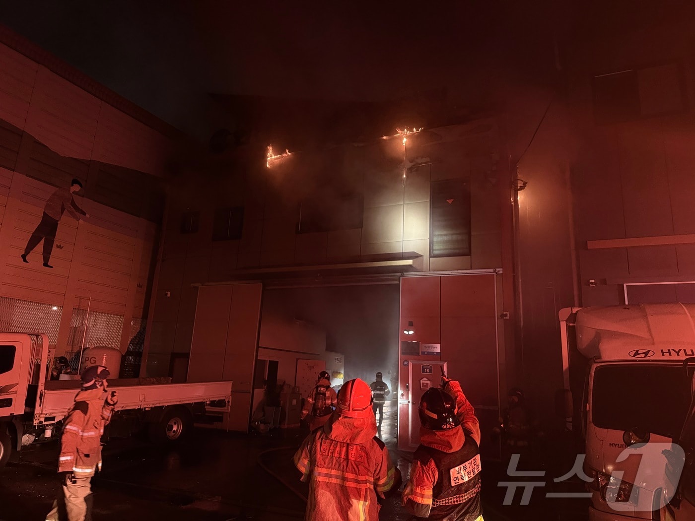 7일 오후 7시 12분쯤 인천시 동구 송림동의 한 특수재질 용접 공장에서 화재가 발생했다.&#40;인천소방본부 제공. 재배포 및 DB금지&#41;2025.11.7/뉴스1 ⓒ News1 박소영 기자