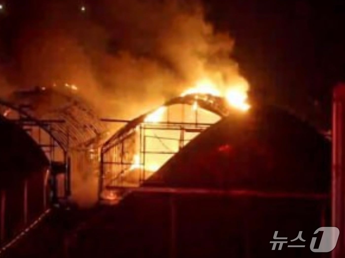 화재 현장. (경기도소방재난본부 제공. 재판매 및 DB 금지) 2025.11.8/뉴스1