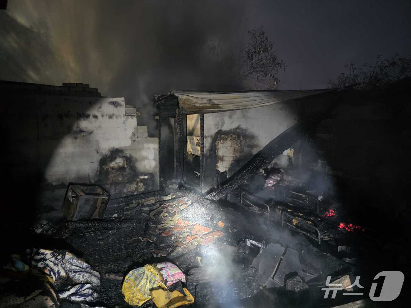 강원 횡성 우천면 하대리 주택 화재 현장.&#40;강원도소방본부 제공, 재판매 및 DB금지&#41;