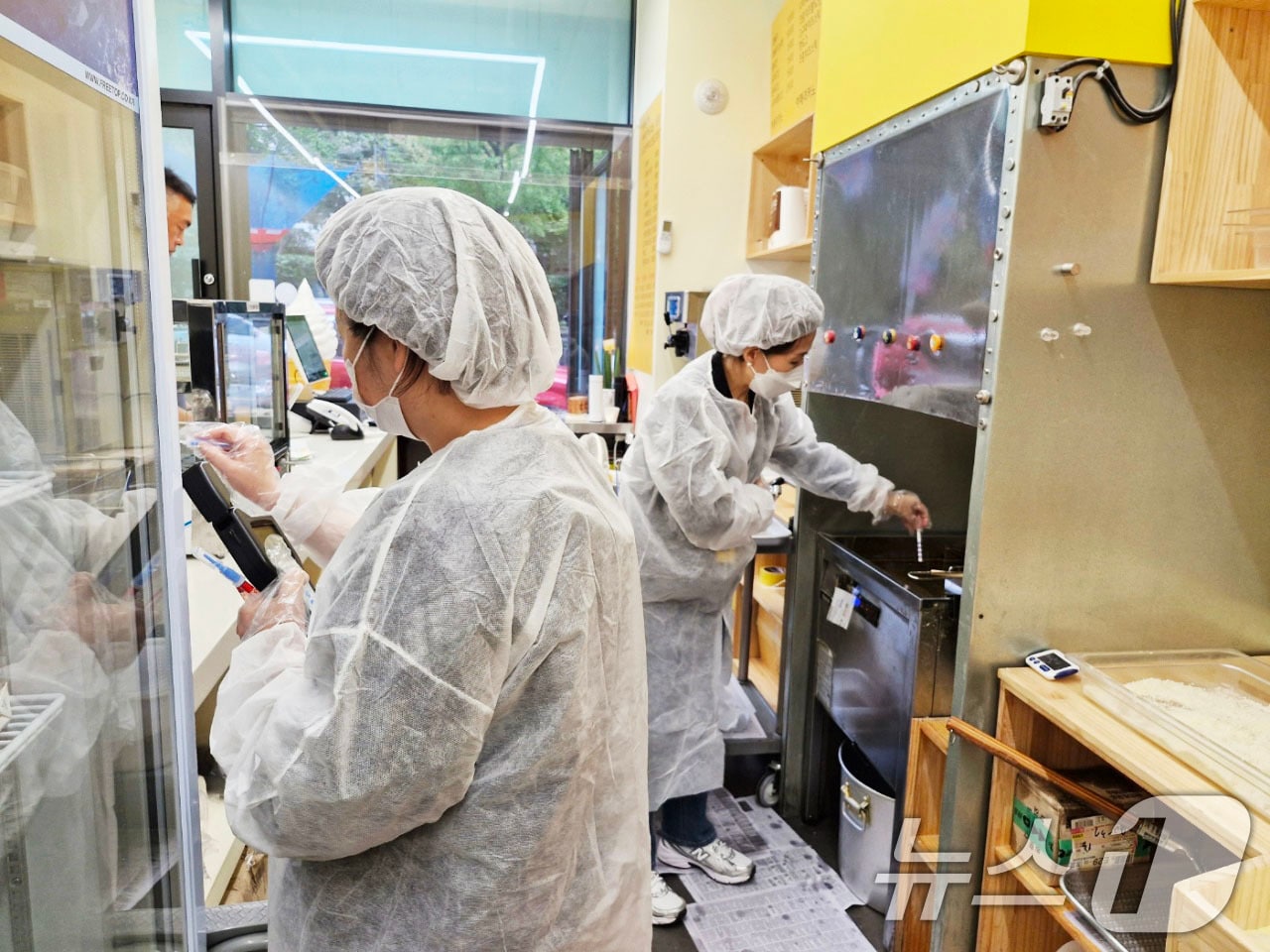  보건소 직원들이 위생점검을 실시하고 있다.(뉴스1 사진자료) 2026.3.17ⓒ 뉴스1 