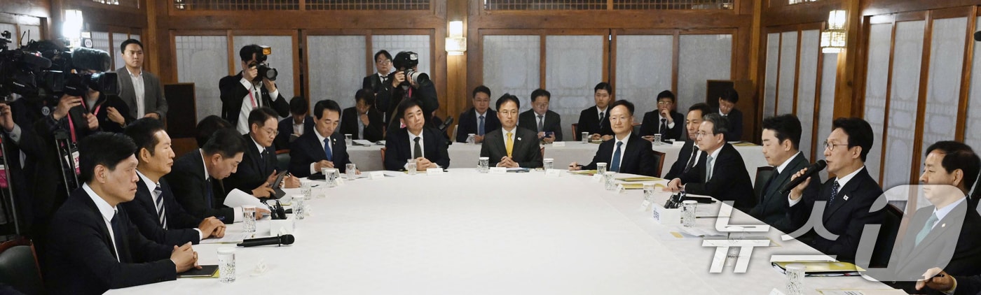 김민석 국무총리가 9일 서울 종로구 국무총리공관에서 열린 고위당정협의회에서 발언하고 있다. (공동취재)2025.11.9/뉴스1 ⓒ News1 이광호 기자