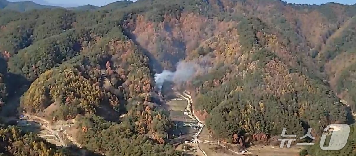 9일 오후 2시 9분쯤 경북 봉화군 법전면 눌산리 야산에서 산불이 발생했다.(산림청 제공. 재판매 및 DB금지)/뉴스1