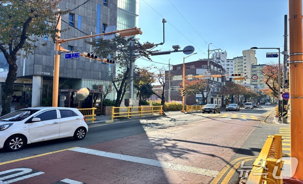 울산 동구는 방어진초등학교 일원에 &#39;2025년 어린이보호구역 안전 통학로 조성 사업&#39;을 완료했다.&#40;울산 동구 제공. 재판매 및 DB금지&#41;/뉴스1